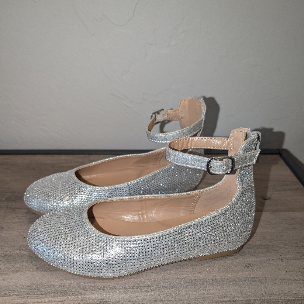 Girls Sparkly dress shoe